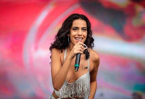 Cantora Marina Sena, natural de Taiobeiras, é destaque em matéria sobre trajetória musical
